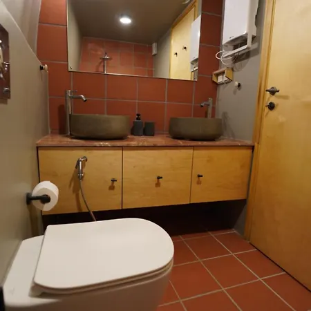 Kirkinezi Apartamento *