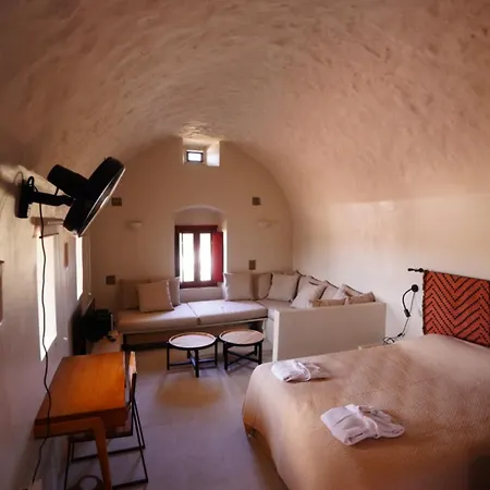 Kirkinezi Apartamento *