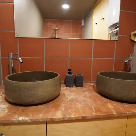 Kirkinezi Apartamento *